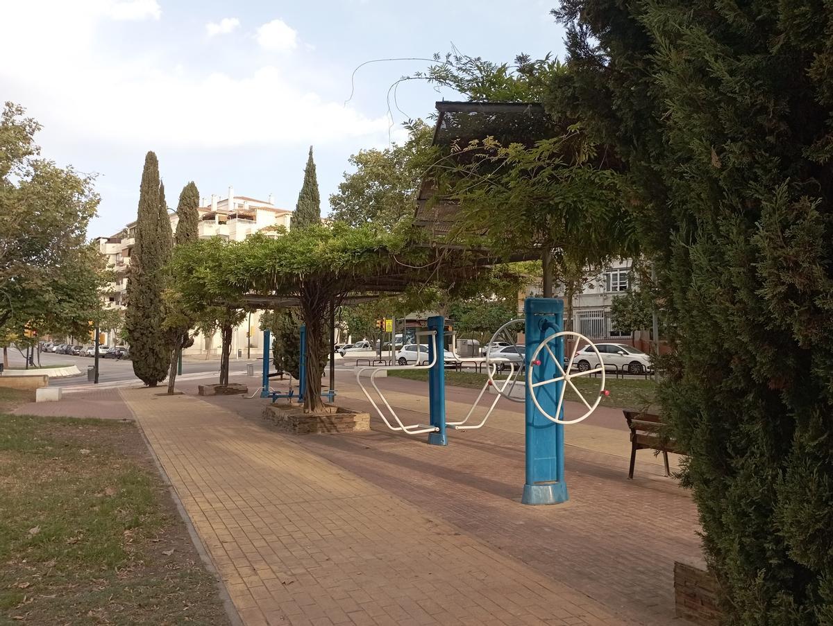 Pérgola de glicinias en el Parque de la Peseta.