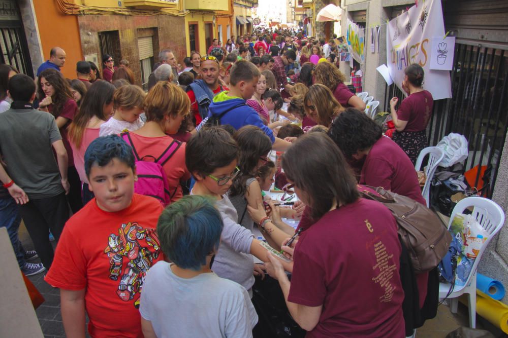 Multitudinaria festa pel valencià en Muro