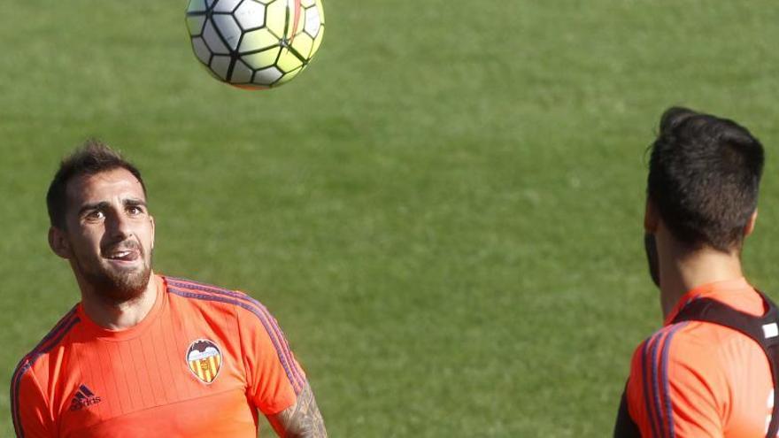 El Valencia CF trabaja los remates a portería en Paterna