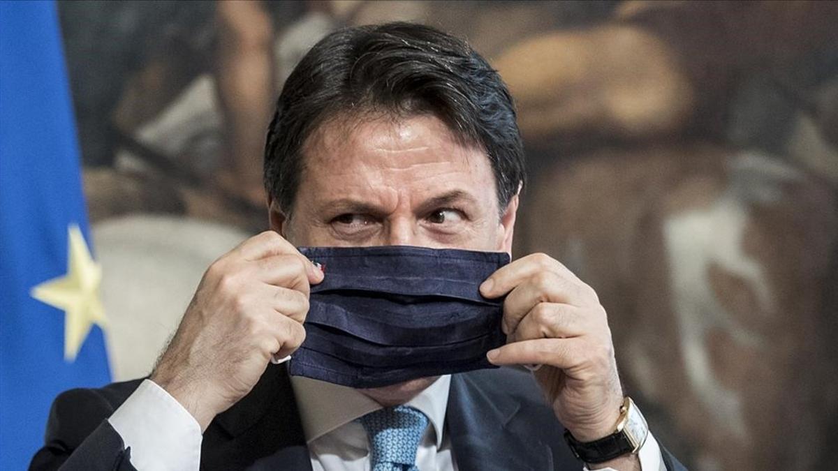 Giuseppe Conte, ayer en Roma antes de salir hacia Lisboa.