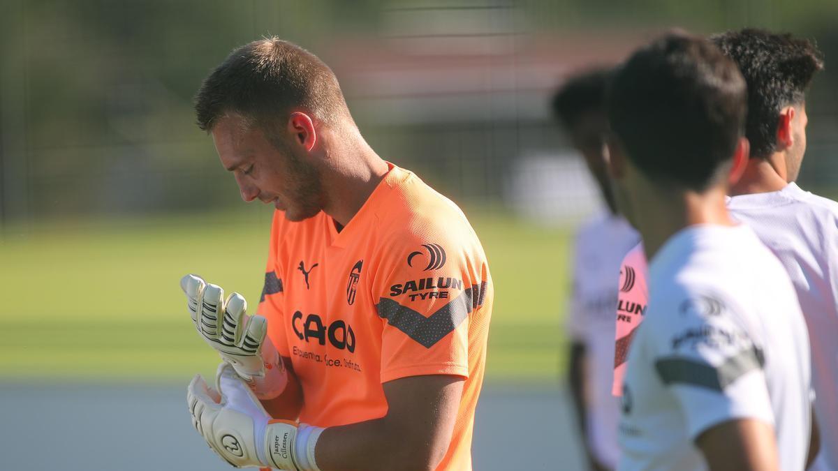 Cillessen será el primero en salir del equipo rumbo al NEC Nijmegen