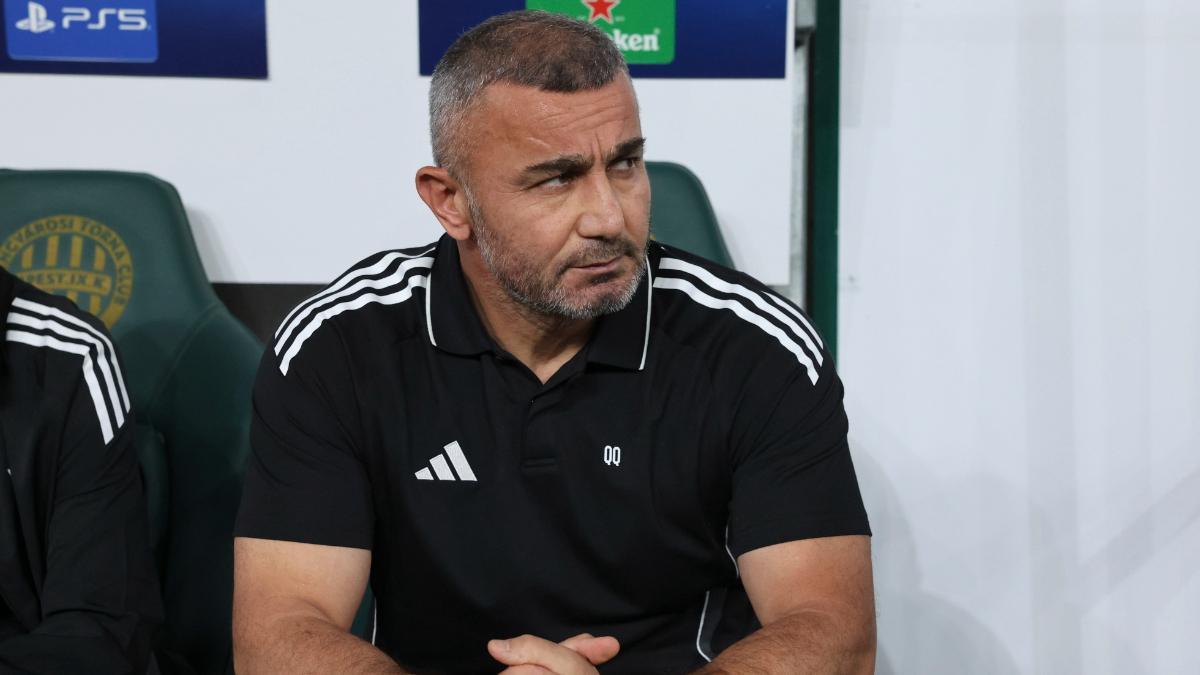 Gurban Gurbanov, entrenador del Qarabag, vitoreado por sus jugadores tras clasificarse para la Champions League