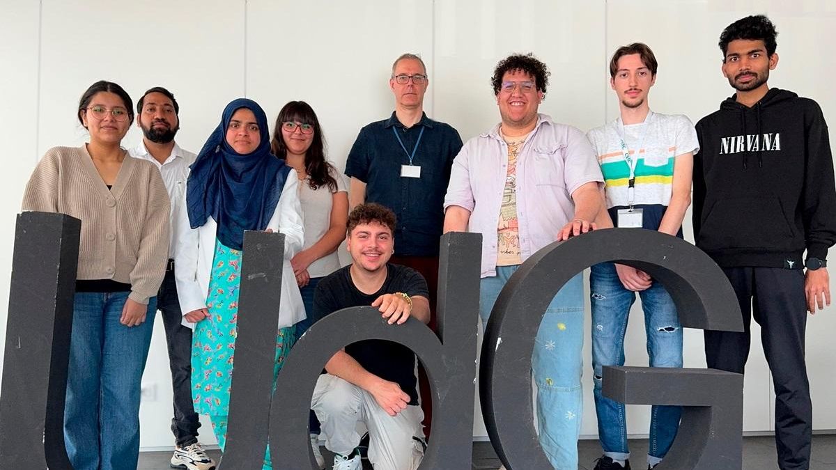 Una fotografia de l’equip liderat per Marcel Swart que ha rebut el Premi Horizon de la Royal Society of Chemistry.