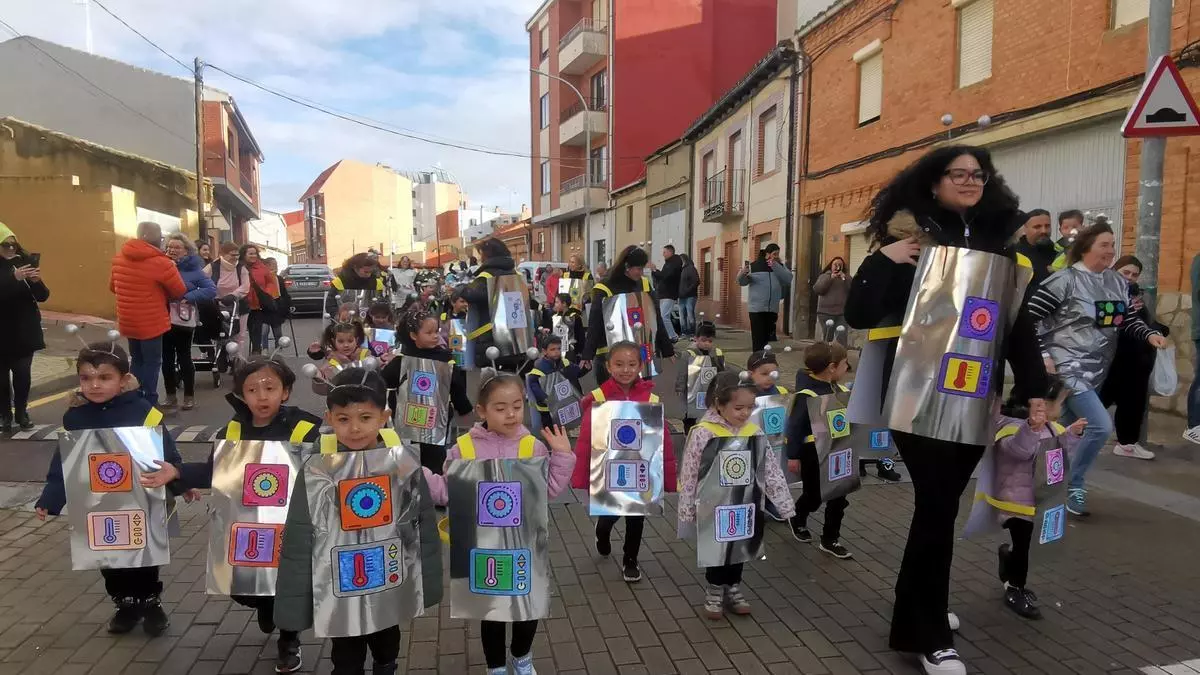 El CEIP Fernando II de Benavente celebra su Carnaval con una mirada al futuro