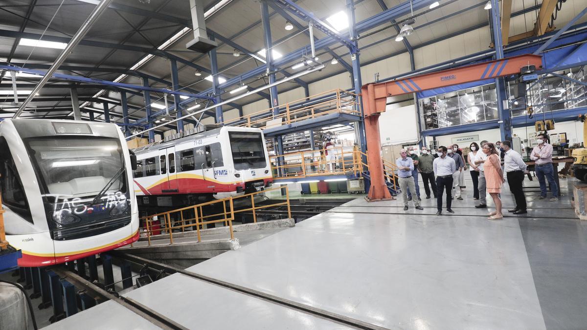 Imagen de una reciente visita de la presidenta Francina Armengol a las instalaciones del ferrocarril