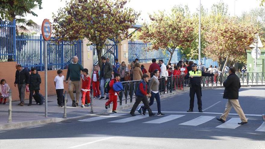 La policía de Cáceres estudiará mejoras en la calle Londres mientras uno de los atropellados sigue en UCI