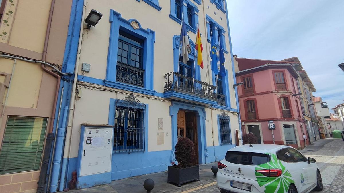 Vista de la fachada del Ayuntamiento de Grado.