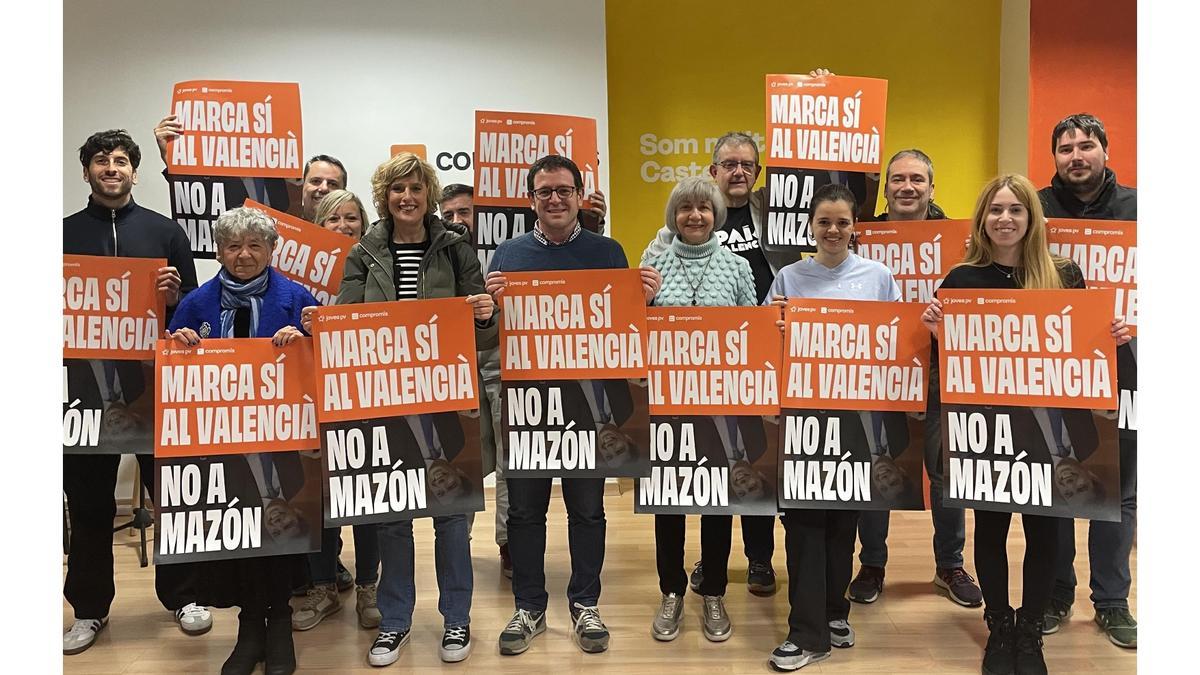 Membres de Compromís de Castelló encapçalats pel portaveu municipal, Ignasi Garcia.