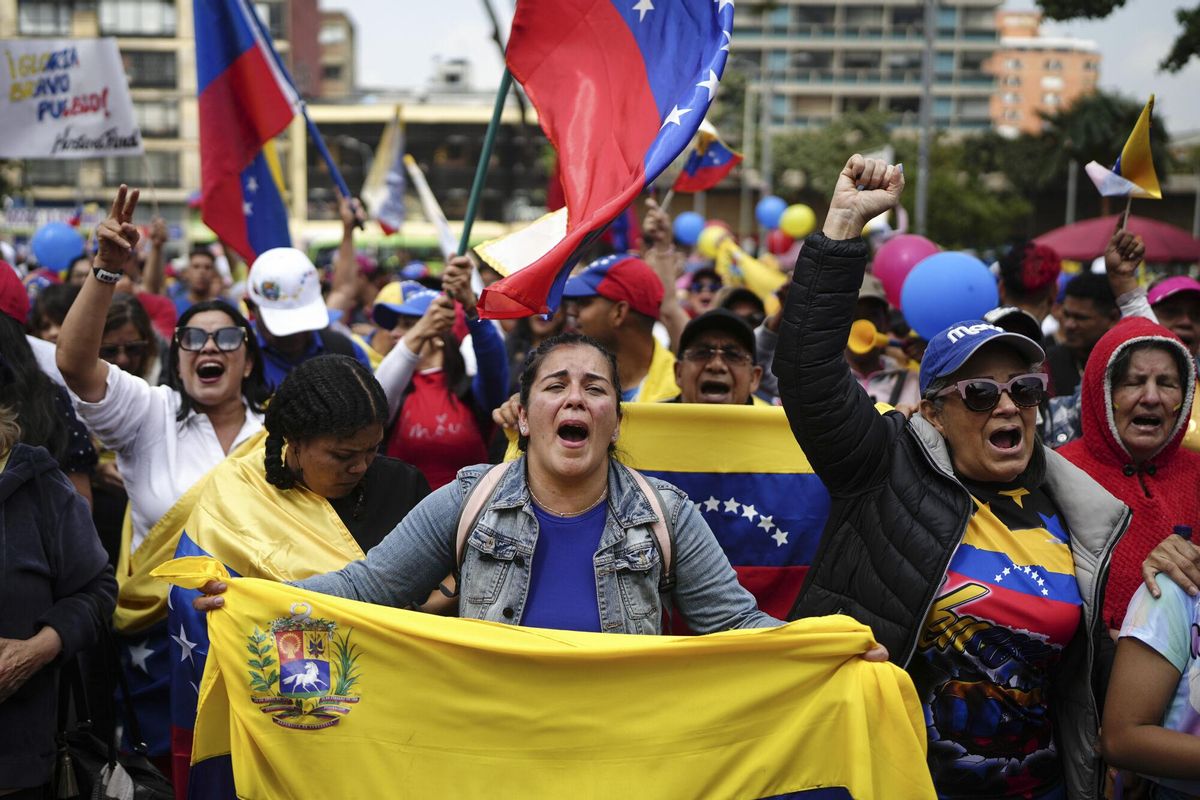 Opponents of Venezuelan President Nicolas Maduro protest the day before his inauguration for a third term in Bogota, Colombia, Thursday, Jan. 9, 2025. (AP Photo/Ivan Valencia)
