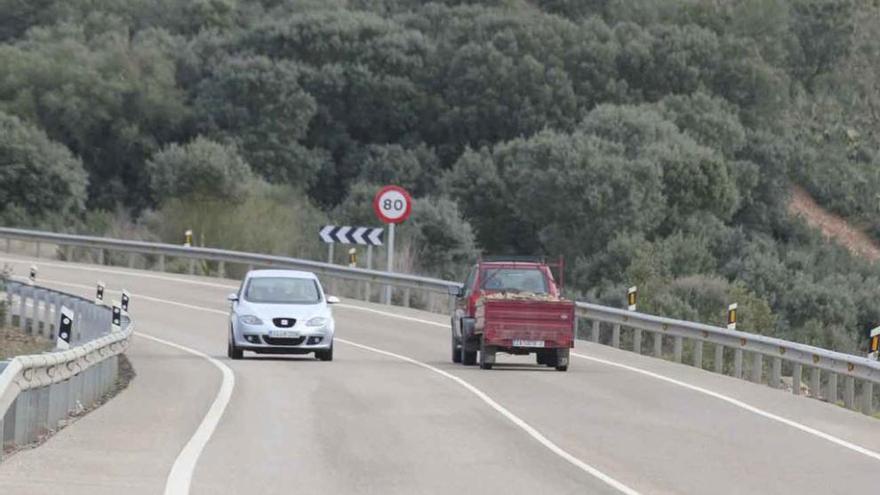 Limitación de velocidad en la carretera N-122, a la altura de Muelas del Pan.