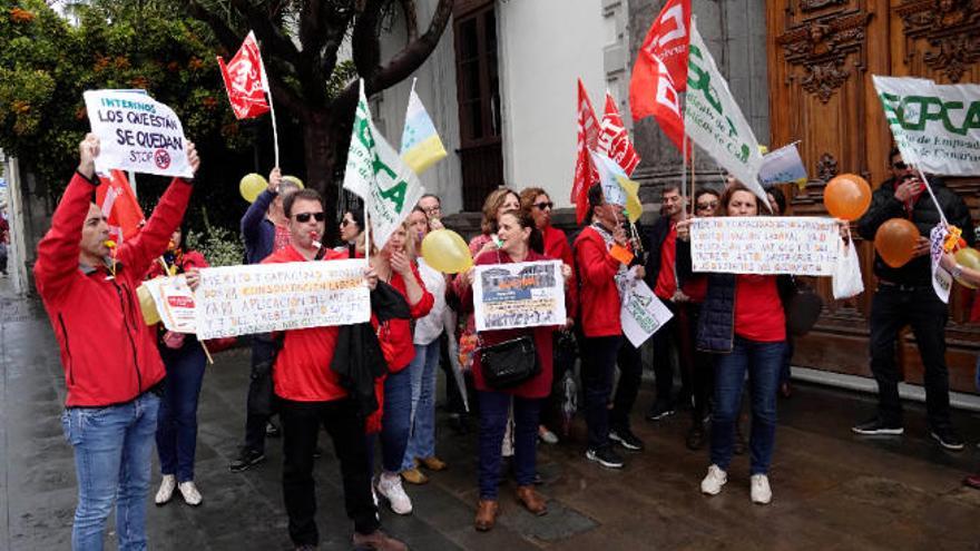 Una protesta de interinos en el Ayuntamiento.