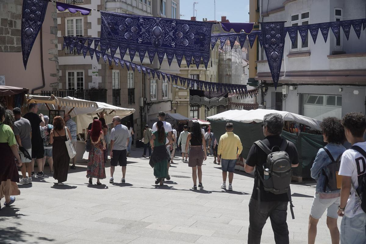Cientos de personas volvieron a recorrer las calles de la Ciudad Vieja para disfrutar de un evento ya consolidado en el calendario veraniego coruñés.