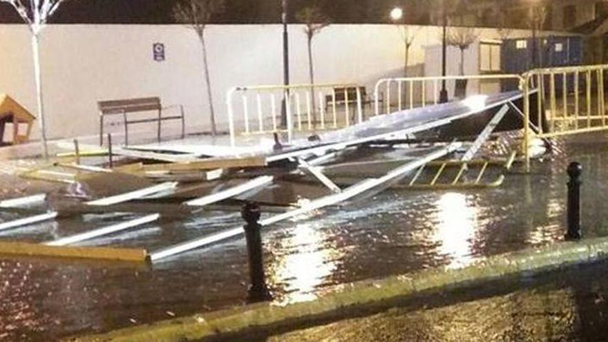 El viento tira la estructura de una falla en la Vall d&#039;Uixó