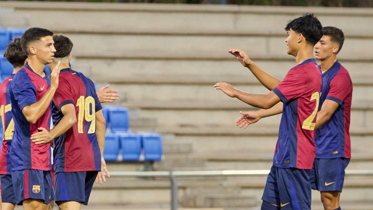 Pedro Fernández, 'Dro' celebra con Biel Vicens el tercer gol del Barça Atlètic a L'Hospitalet