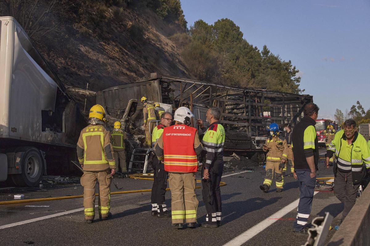 Imatges de l'accident entre dos camions a l'Eix Transversal, a l'alçada de Santa Coloma de Farners Imatges de l'accident entre dos camions a l'Eix Transversal, a l'alçada de Santa Coloma de Farners
