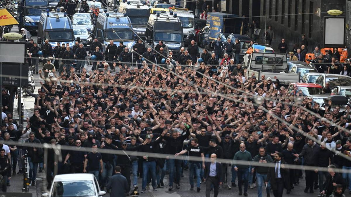 Hasta 600 ultras alemanes han viajado a Nápoles, a pesar de no tener entrada