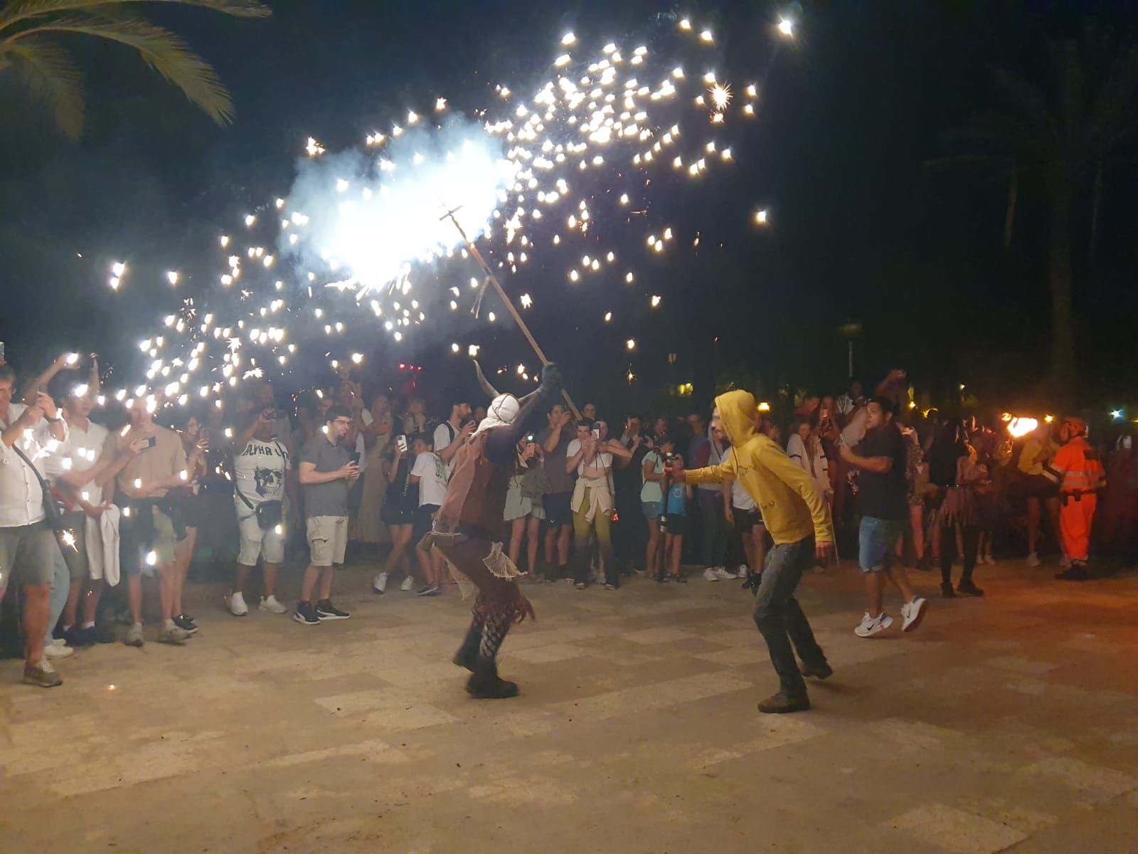 Die Feuerteufel erobern den Parc de la Mar von Palma de Mallorca