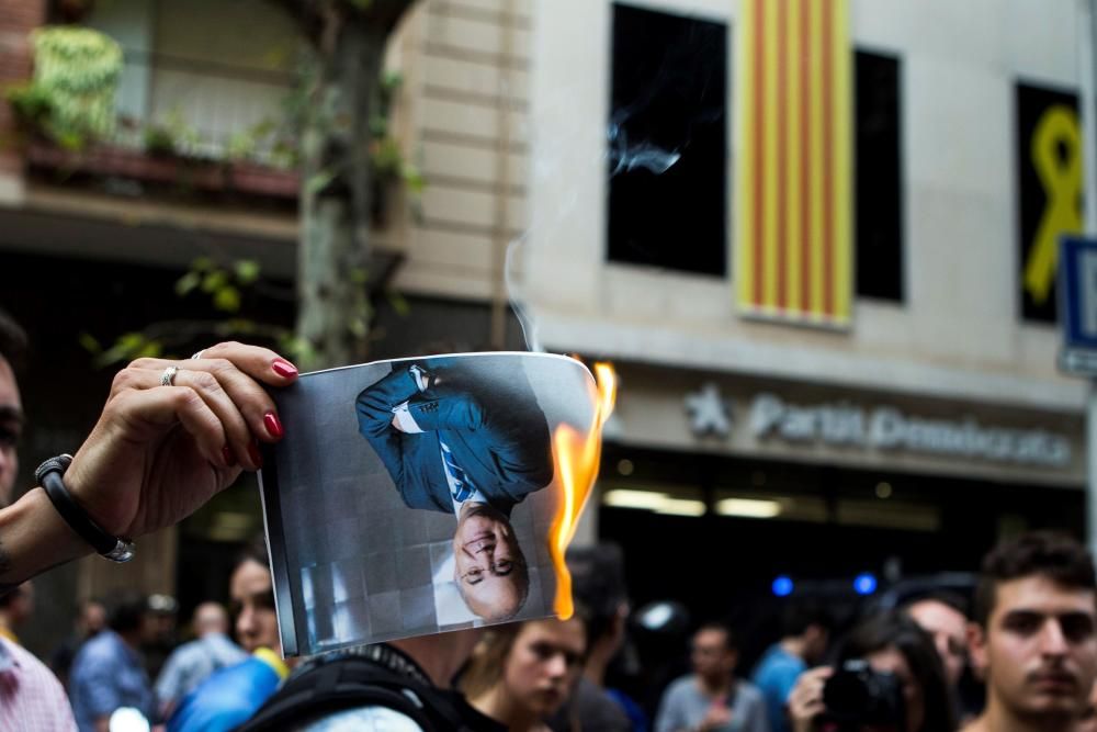 CDR es concentren davant la seu de la CUP i li demanen que «tombi» el Govern