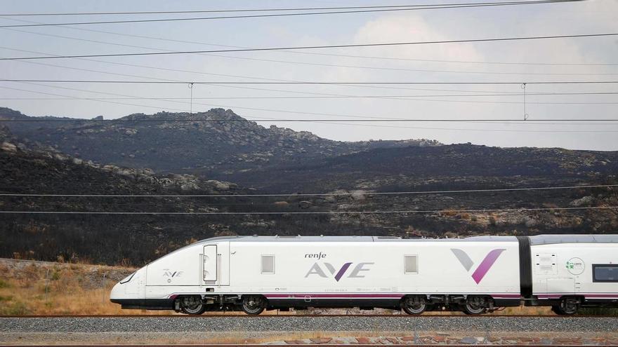 Una incidencia en la catenaria interrumpe la circulación de los trenes entre Galicia y Madrid