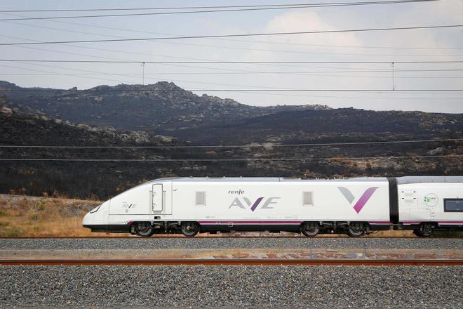 Una incidencia en la catenaria interrumpe la circulación de los trenes entre Galicia y Madrid