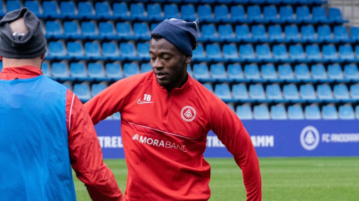 Bundu ya se entrena con el grupo