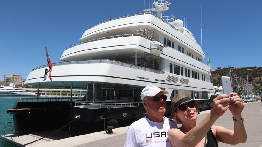 El &#039;Grand Rusalina&#039; está atracado en el muelle 1.