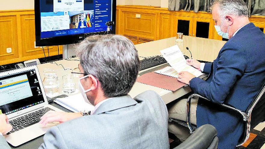 El presidente canario, Ángel Víctor Torres, ayer durante la celebración de la reunión telemática.