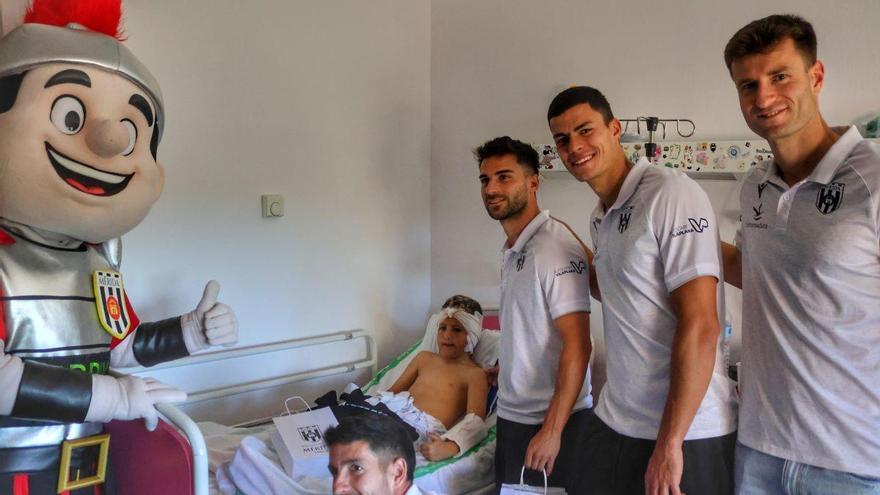 Video | Visita de los jugadores del Mérida al hospital de la capital extremeña