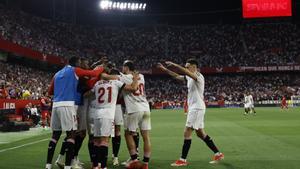 Resumen, goles y highlights del Sevilla 2 - 1 Mallorca de la jornada 32 de LaLiga EA Sports