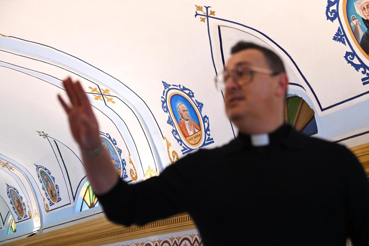 El sacerdote de Crevillent que pintó los frescos de la iglesia de La Marina en Elche