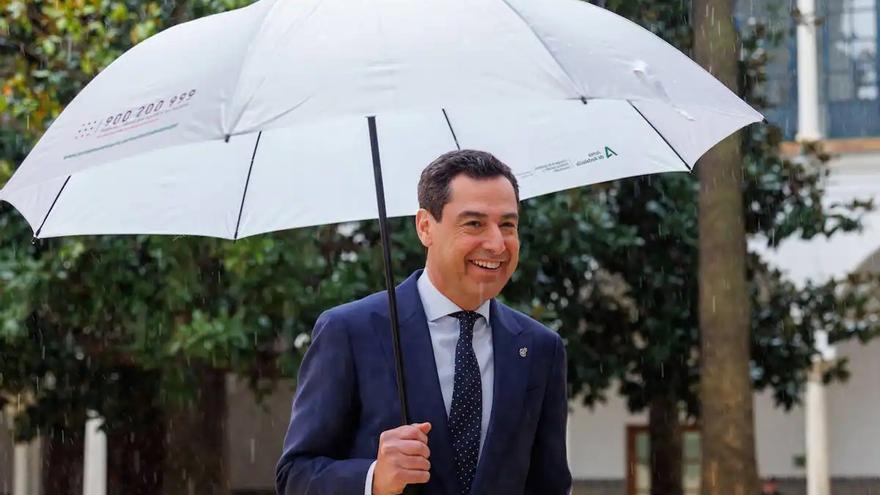Juanma Moreno no tiene quien le ponga el paraguas