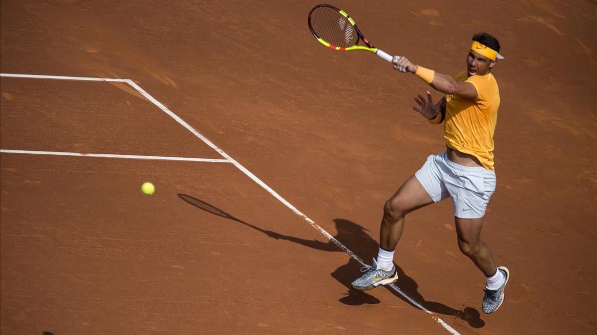 zentauroepp43113112 barcelona  28 04 2018   deportes   rafa nadal golpea de dere180428180054