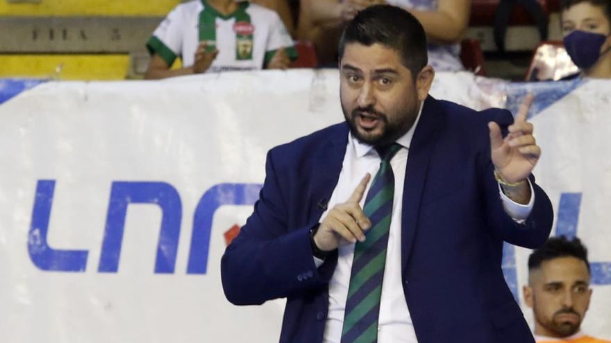 Josan González,  durante el partido jugado por el Córdoba Patrimonio ante el Levante en Vista Alegre.