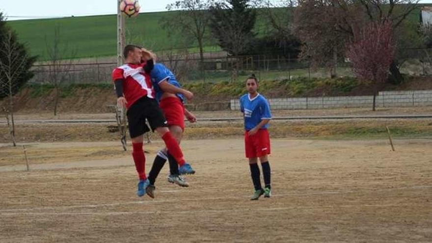 Un lance del partido disputado en Fuentelapeña.