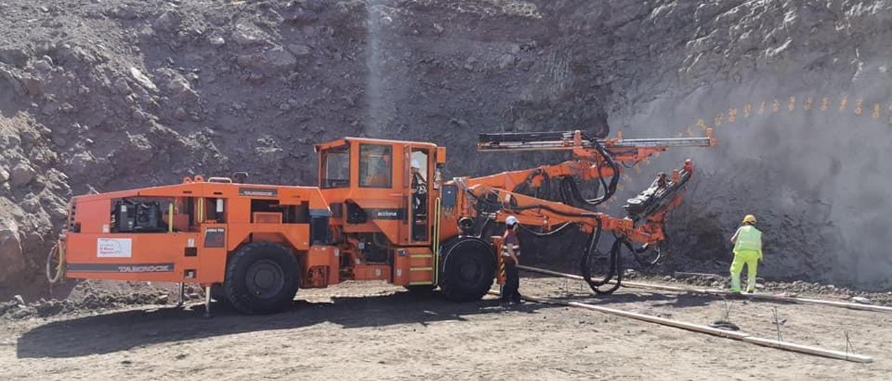 Las máquinas empiezan a perforar el túnel de Faneque, entre Agaete y El Risco, segunda fase de la carretera de La Aldea.