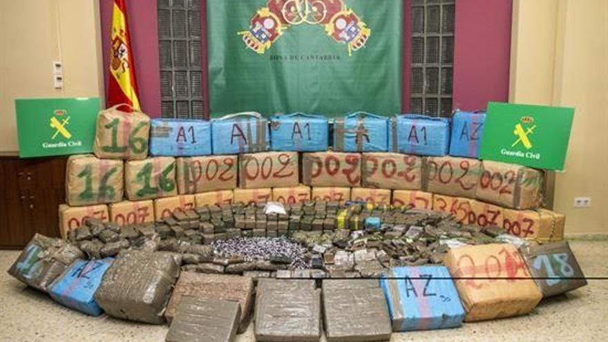 26 detenidos y 4.350 kilos de hachís incautados tras desarticular dos redes de narcotráfico