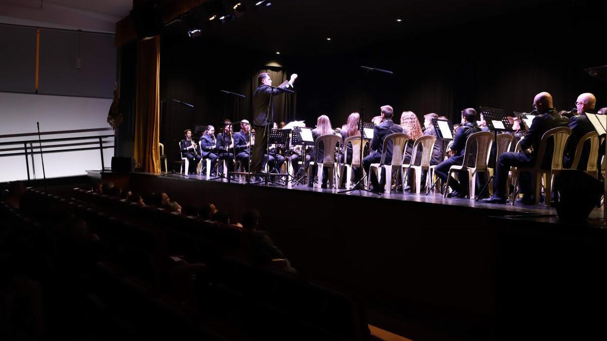 Dos Torres inaugura un centro cultural dotado de casi 400 butacas