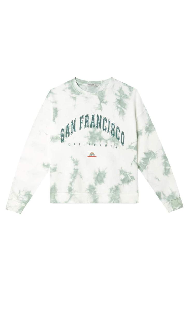 Sudadera print tie-dye San Francisco de Stradivarius. (Precio: 19,99 euros)