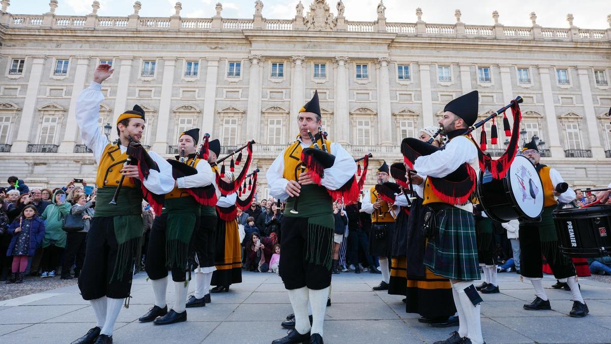 El centro de Madrid se tiñe de verde para celebrar San Patricio -desfile-
