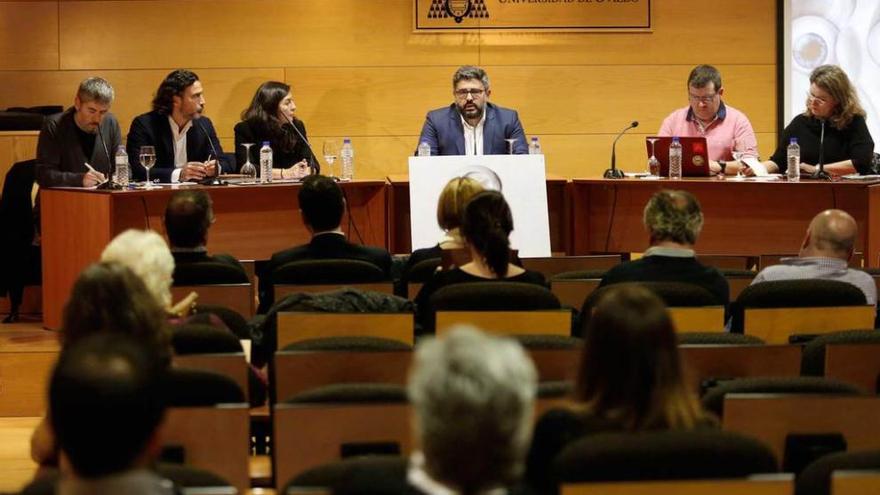 Por la izquierda, Nacho Carballo, Antonio Virgili, Ana Asenjo, Nacho del Campo, Carlos Taibo y Pilar Querol.