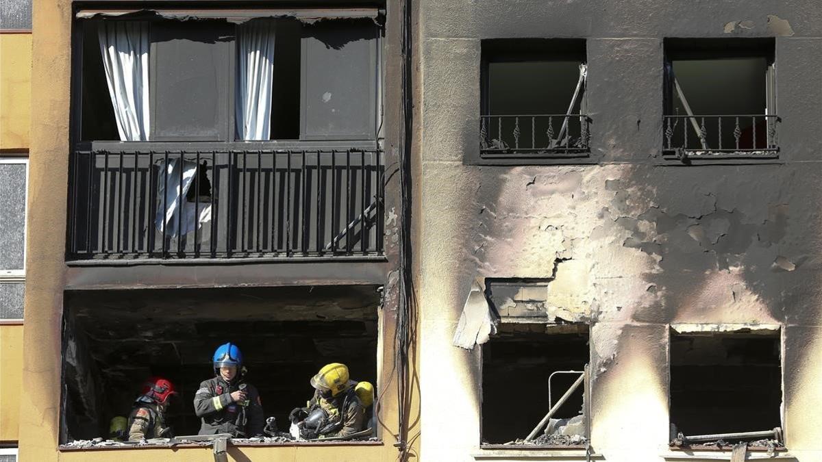 El bloque incendiado en el barrio de Sant Roc, de Badalona.