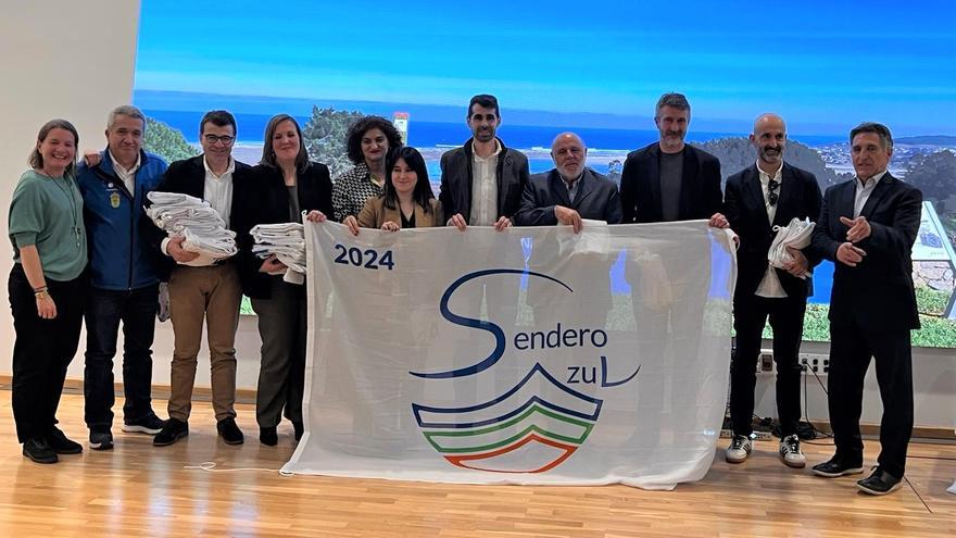 A Senda do Mar de Razo-Baldaio e o paseo de Caión renovan as bandeiras de Sendeiro Azul