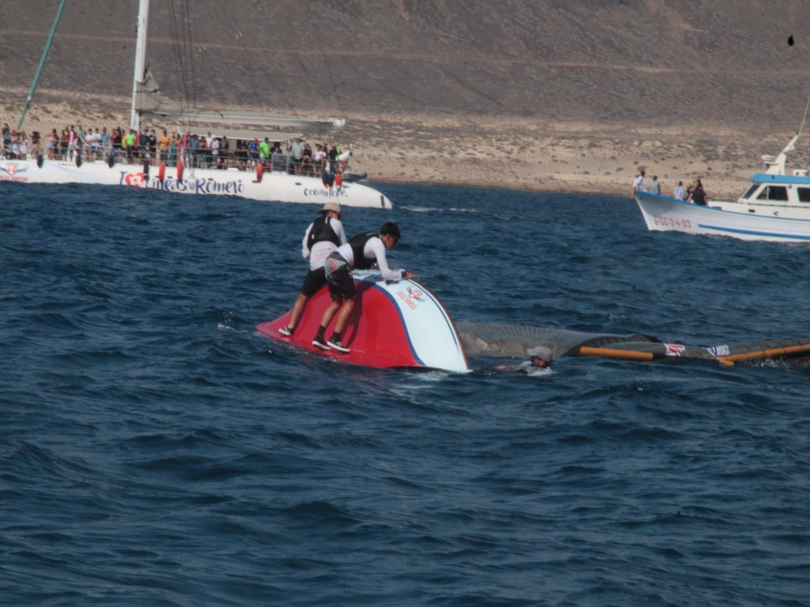 El 'Playa Blanca' de Virginia Morales gana el Campeonato de Canarias de Barquillos de Vela Latina