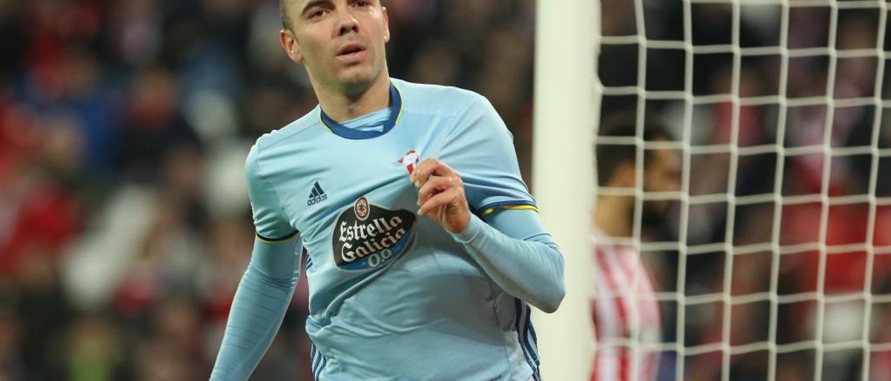 Aspas celebra un gol en San Mamés. // LOF