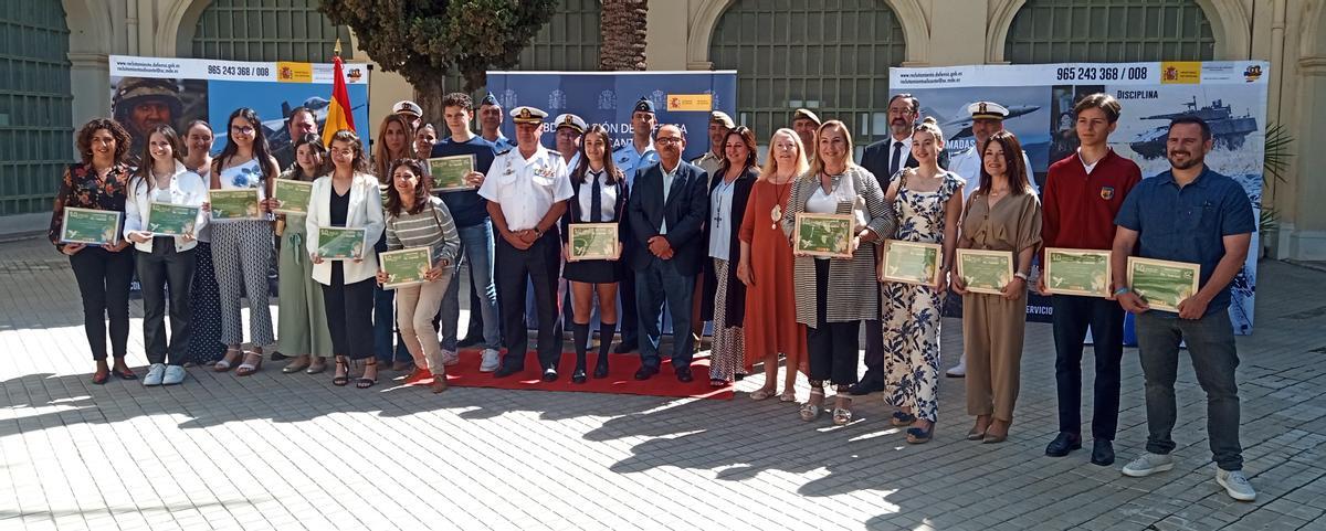 La entrega de premio se realizó en la Subdelegación de Defensa en Alicante.