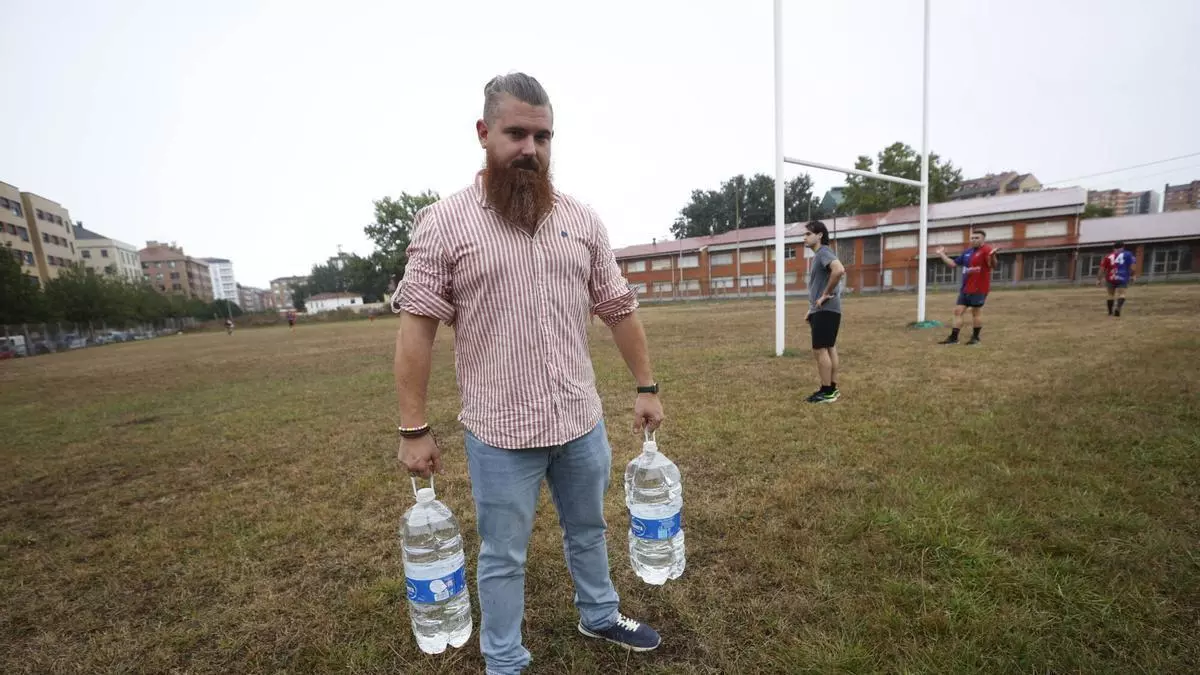 Unas condiciones "pésimas" que frenan al club de rugby de La Calzada: el equipo gijonés afronta otra temporada sin suministro de luz y agua