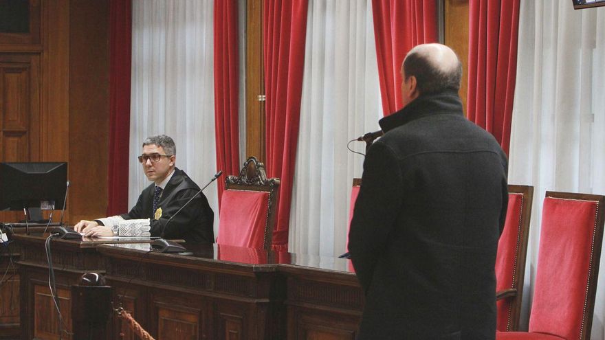 Traficaba en su vivienda, el portal y la calle y guardaba parte de la droga en un viejo prostíbulo