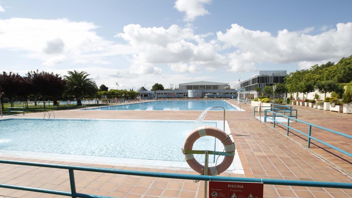 Imagen de la piscina muncipal del CDM La Granja, en el barrio de San José, Zaragoza