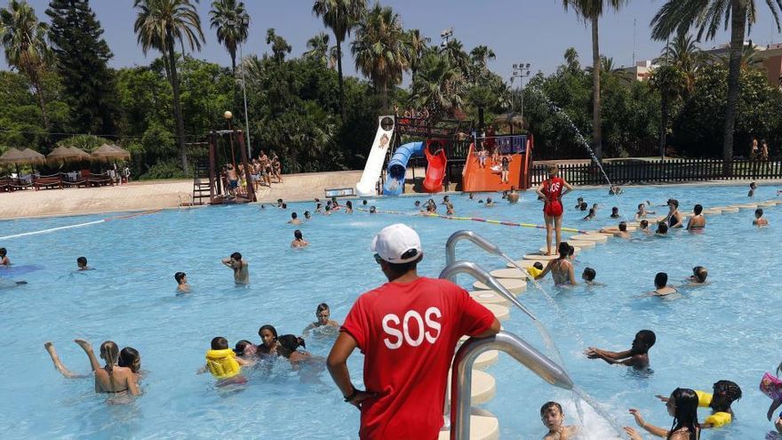 La mayoría de  comunidades de propietarios no podrán cumplir las condiciones para abrir las piscinas este verano