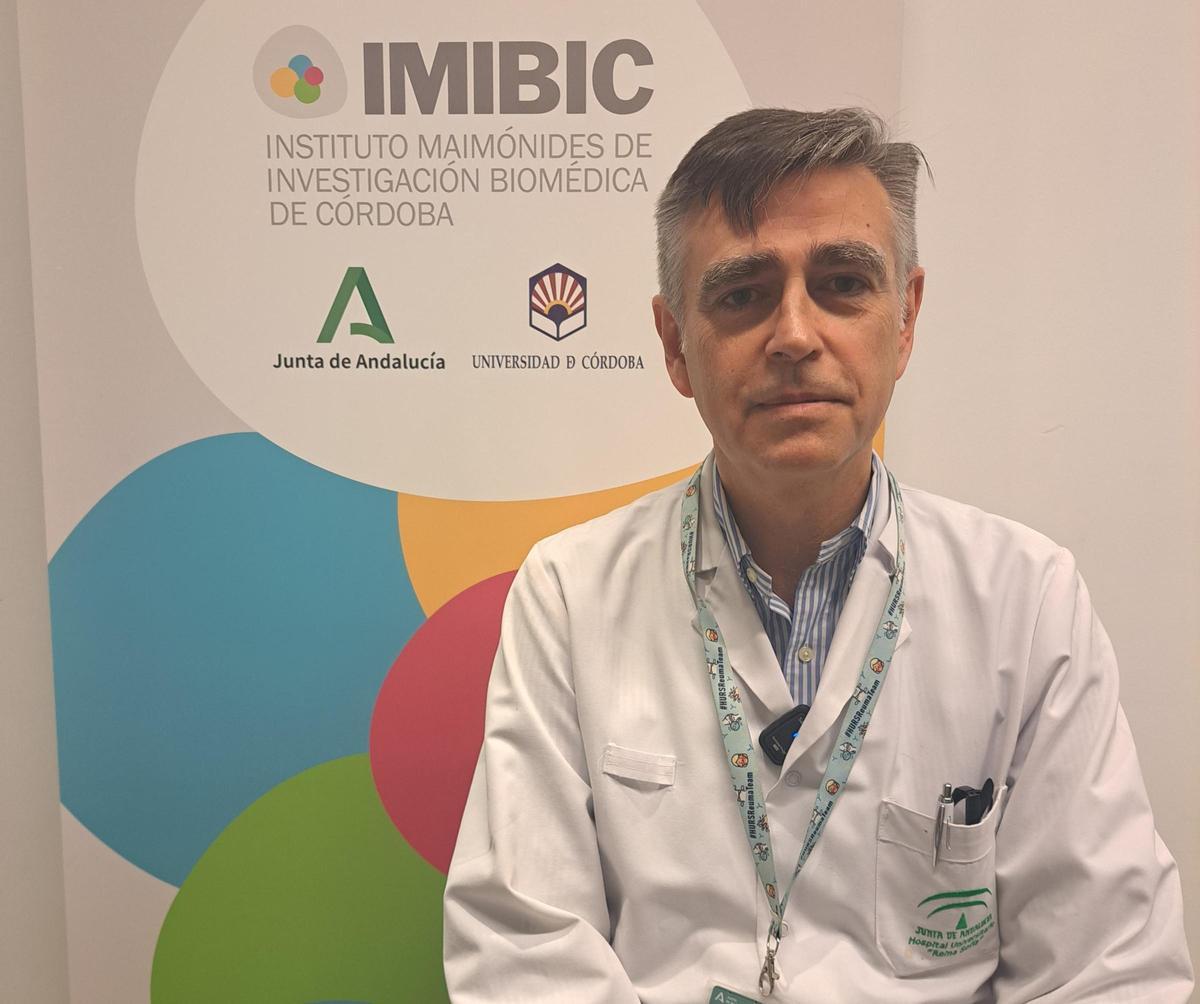 Alejandro Escudero, jefe de Reumatología del hospital Reina Sofía e investigador del Imibic.